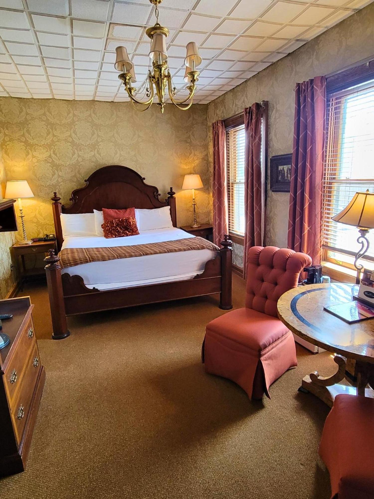 Altland House Inn & Suites Abbottstown Extérieur photo
