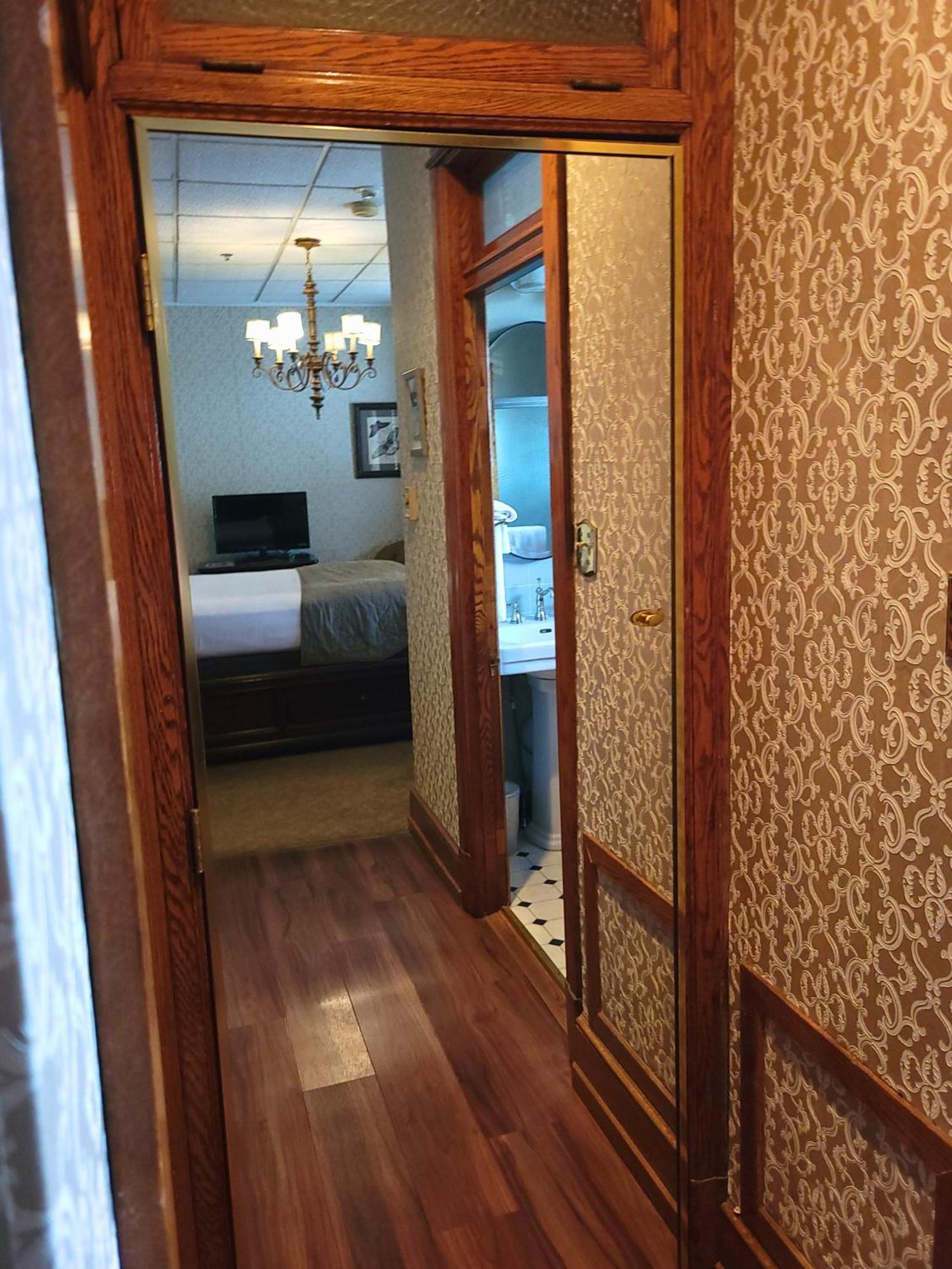 Altland House Inn & Suites Abbottstown Extérieur photo