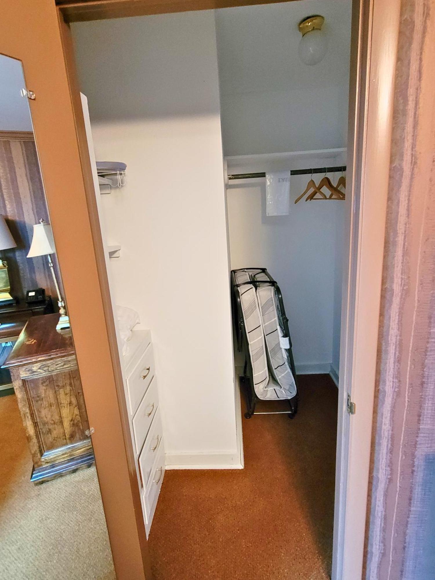 Altland House Inn & Suites Abbottstown Extérieur photo